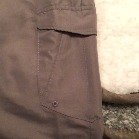 Columbia Omni Shade Taupe Capri hiking pants, size 4 - Picture 6 of 10